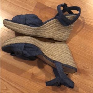 American Eagle 🦅 jean wedges!